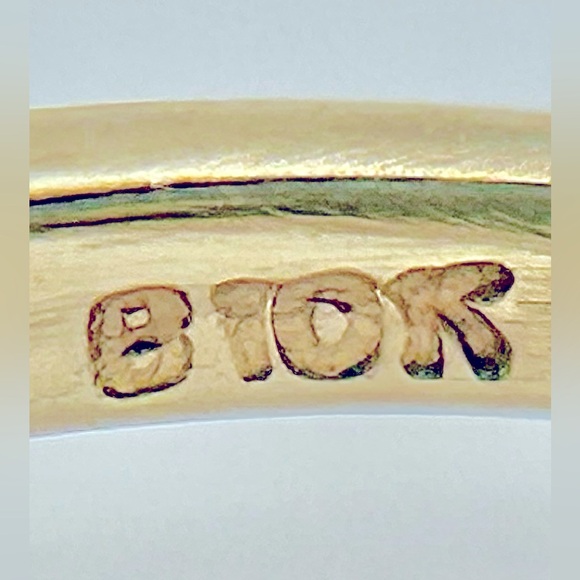 1980s estate Sz7.25 10kt solid YG/WG HEART ONYX & .01ct DIAMOND heart ring EUC - Picture 5 of 16